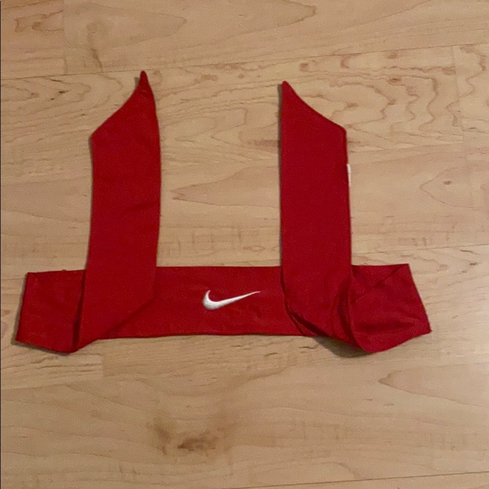 Red tie Nike headband